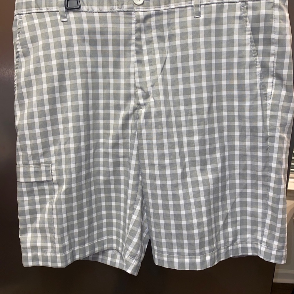 Greg‎ Norman Shark shorts 36